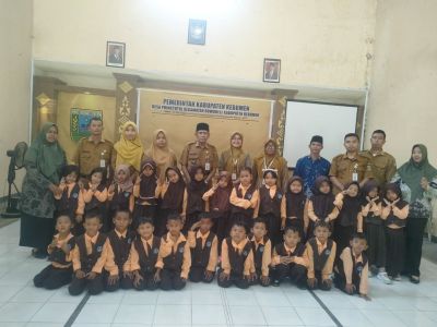 Kunjungan  Edukatif TK Pertiwi 01 Desa Pringtutul Kecamatan Rowokele Kabupaten Kebumen Ke Balai Desa Pringtutul